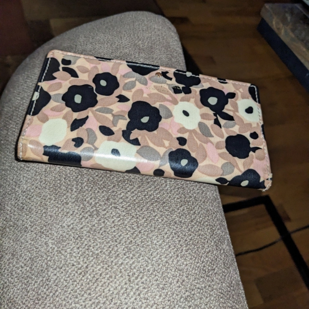 KATE Spade Cedar Street Floral Stacy Wallet Itaunatural PWRU5361